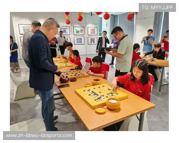 老挝围棋协会正式成立现场高清实录小棋手对弈指导过程